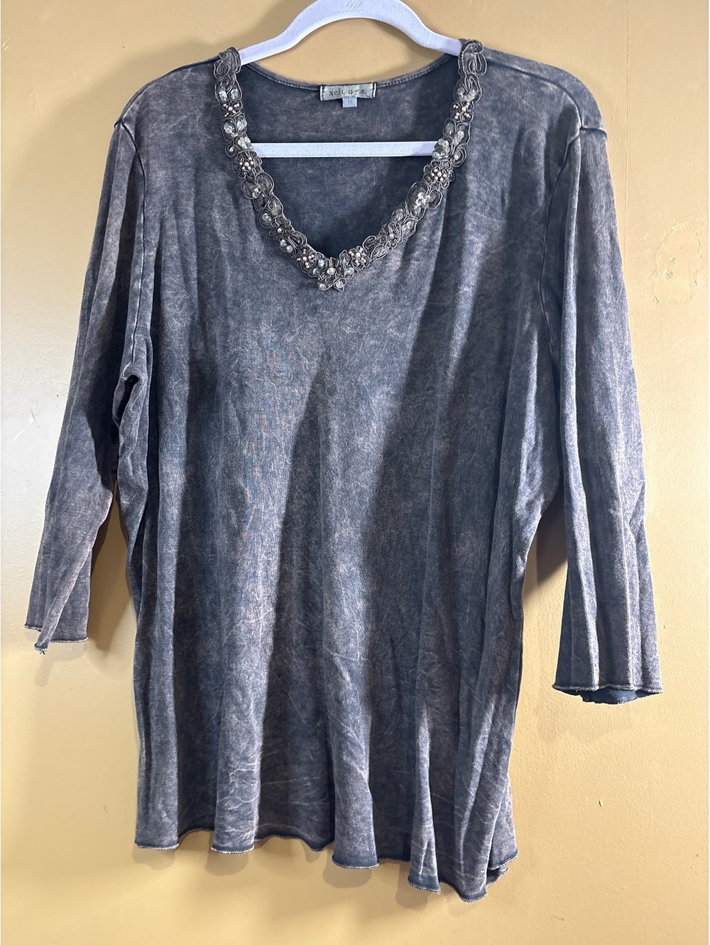 HC1281. Xcit U.S.A. Women's Brown V-Neck Embellished Long Sleeve Top Size 1X